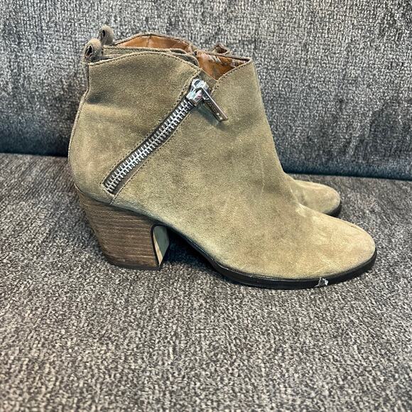 Ivanka Trump Tarissa Suede Heeled Bootie Womens Tan Asymmetric Zip Dressy Chic - Picture 3 of 7